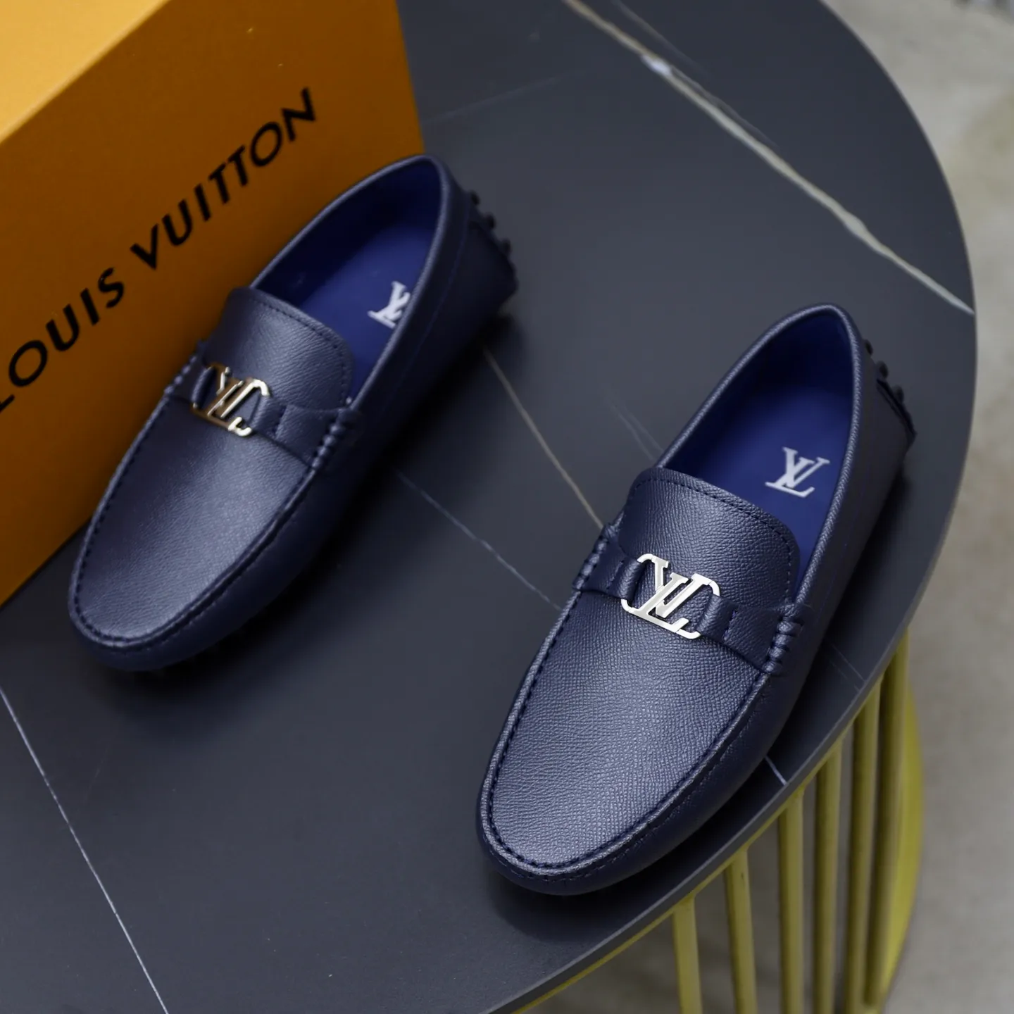 Ex-factory price: 480💰【LV】Louis Vuitton ⚠️High-end men’s driving and pedal series ⚠️38-44 (customized for 45) ⚠️All original cowhide leather! Thick and soft! Made entirely of calfskin lining! The latest non-slip beanie sole! Three-dimensional package technology! Fashionable and classic! Handicrafts! Original high quality! Feel free to compare!